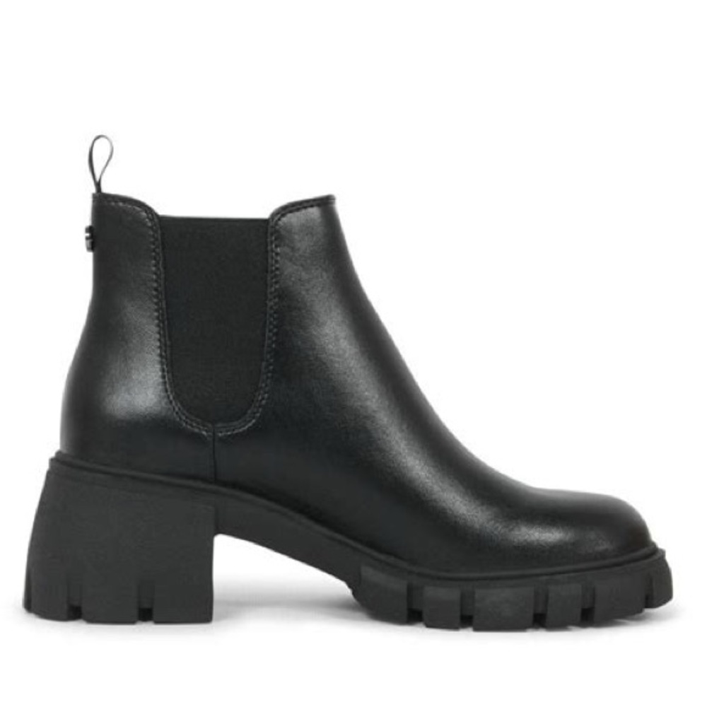 Steve Madden Chelsea Howler Black Boots